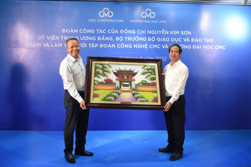 Bộ trưởng Nguyễn Kim Sơn: Mong Trường Đại học CMC trở thành hình mẫu cho mô hình đại học số ảnh 4