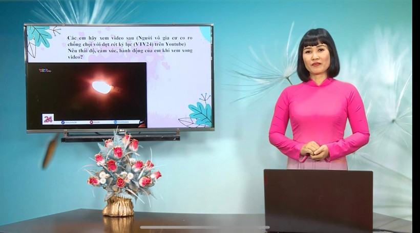 Cô Nguyễn Ngọc Thuý, Trường THCS Phan Chu Trinh (TP.Buôn Ma Thuột, Đắk Lắk) trong một giờ dạy Ngữ văn trên truyền hình.