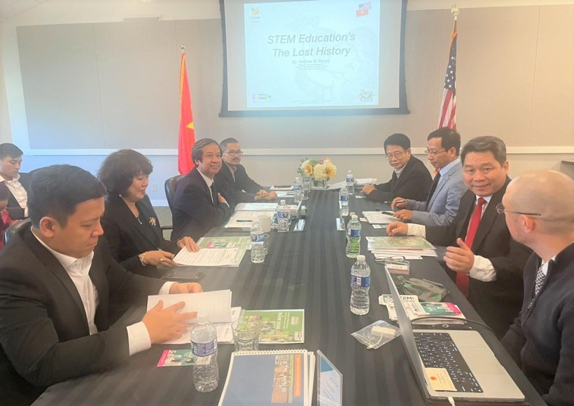 Bộ trưởng Nguyễn Kim Sơn và đoàn đại biểu của Bộ GD&ĐT làm việc với tổ chức STEM toàn cầu.