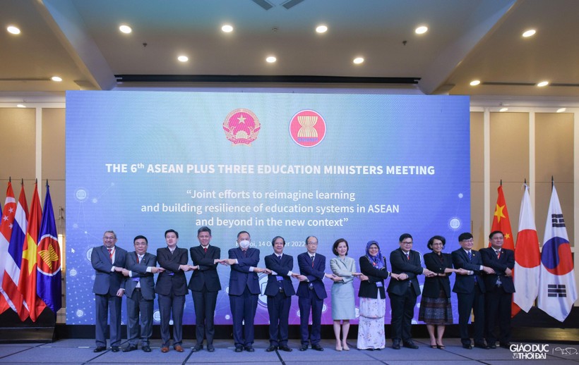 Các đại biểu dự Hội nghị Bộ trưởng Giáo dục ASEAN+3 lần thứ 6 chụp ảnh lưu niệm.