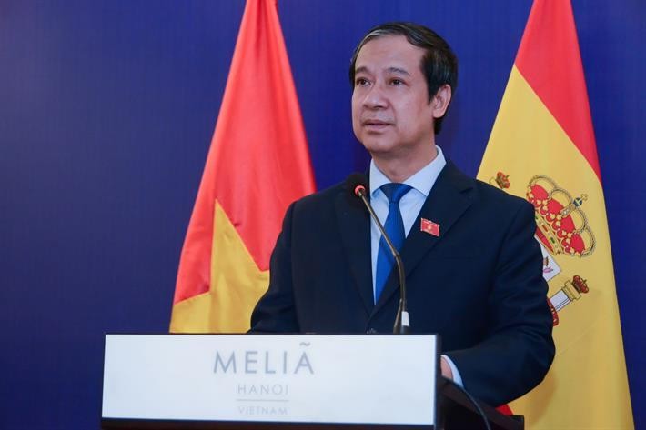 Bộ trưởng Nguyễn Kim Sơn phát biểu tại Lễ kỷ niệm Quốc khánh Vương quốc Tây Ban Nha và 45 năm thiết lập quan hệ ngoại giao Việt Nam - Tây Ban Nha.