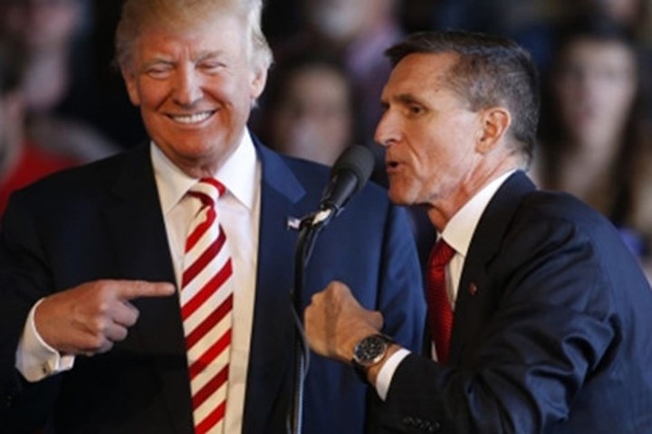 Tổng thống đắc cử Mỹ Donald Trump (trái) và ông Flynn. Ảnh: Reuters