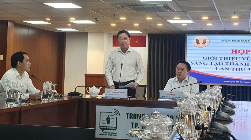 Ông Nguyễn Hoàng Hưng công bố thông tin về Giải thưởng Sáng tạo TPHCM lần 3.