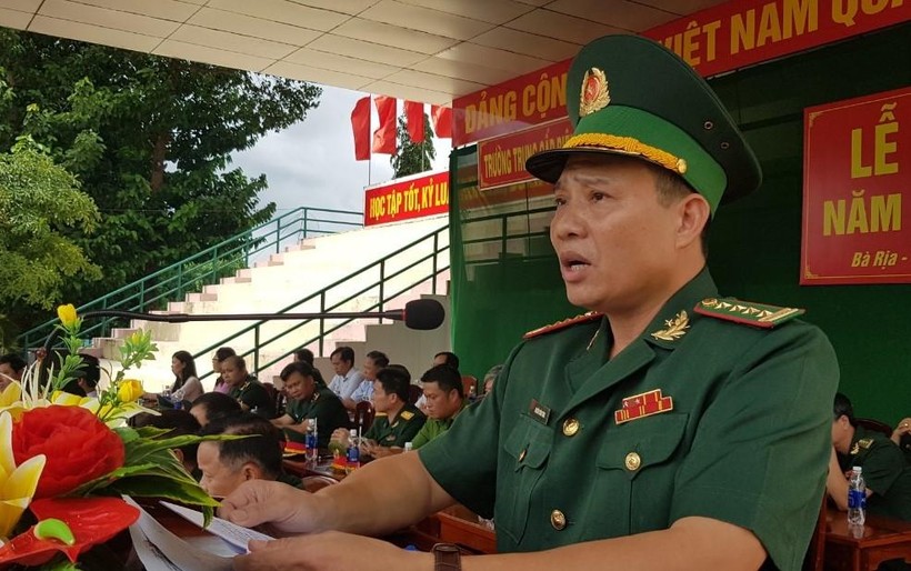 Đại tá Nguyễn Xuân Toàn, Chính uỷ kiêm Phụ trách Hiệu trưởng Trường TCBP2 đọc diễn văn khai giảng năm học 2022-2023.