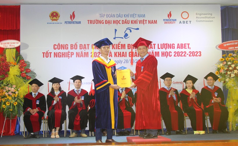 Trường Đại học Dầu khí Việt Nam khai giảng năm học mới 2022-2023 ảnh 3