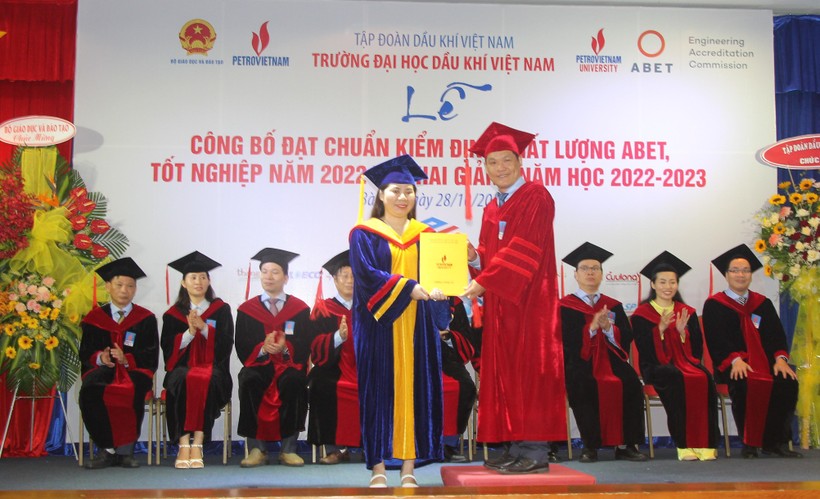 Trường Đại học Dầu khí Việt Nam khai giảng năm học mới 2022-2023 ảnh 2