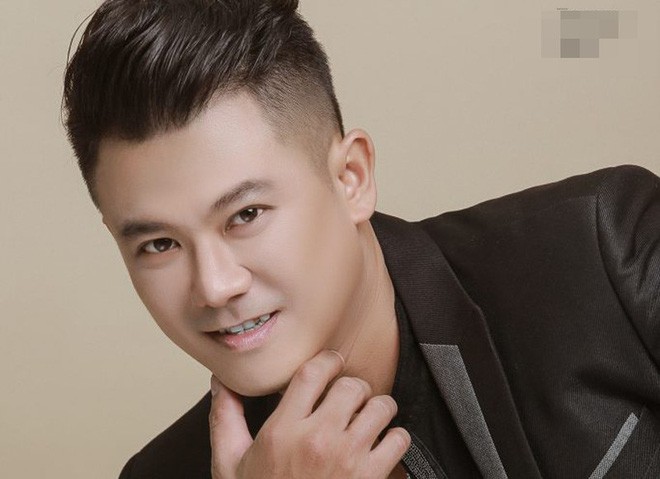 Nam ca sĩ Vân Quang Long qua đời ở tuổi 41.