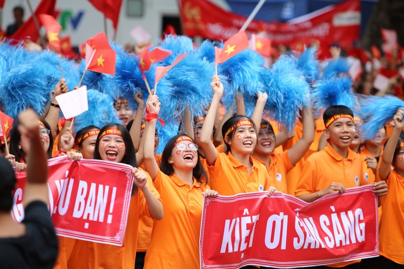 Học sinh trường THPT Thị xã Quảng Trị cổ vũ cho Tuấn Kiệt tại cuộc thi chung kết đường lên đỉnh Olympia ngày 20/9.