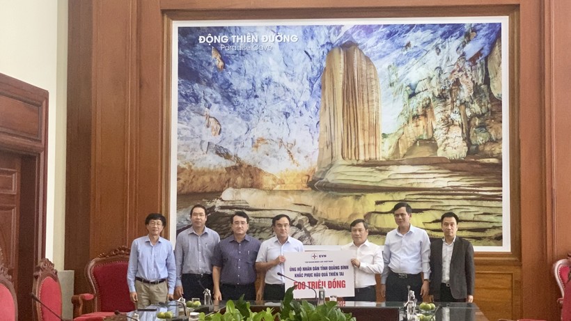 Tập đoàn Điện lực Việt Nam (EVN) ủng hộ lũ lụt tại Quảng Bình
