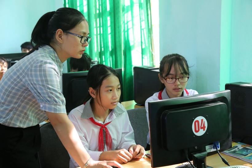 Các trường học tại tỉnh Quảng Bình chú trọng việc áp dụng công nghệ thông tin trong việc dạy và học.