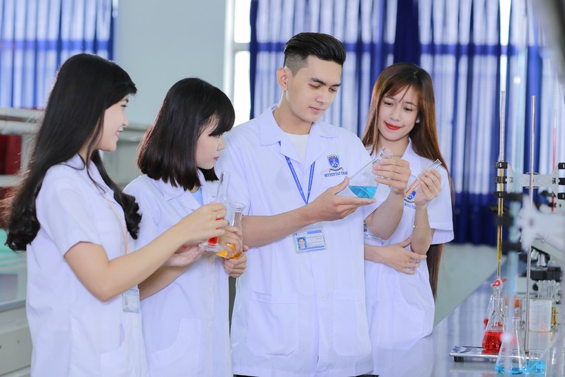 Sinh viên Khoa Dược Trường Đại học Nguyễn Tất Thành