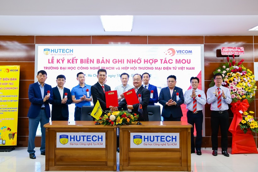 Trường Đại học Công nghệ TP.HCM (HUTECH) và Hiệp hội Thương mại điện tử Việt Nam (VECOM) ký kết hợp tác.