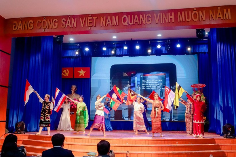 Trường ĐH Mở TP.HCM phát động cuộc thi Vòng quanh Đông Nam Á lần thứ X ảnh 1