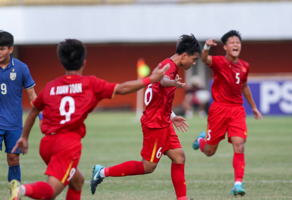 U16 Việt Nam vào chơi trận chung kết sau chiến thắng cách biệt trước Thái Lan.