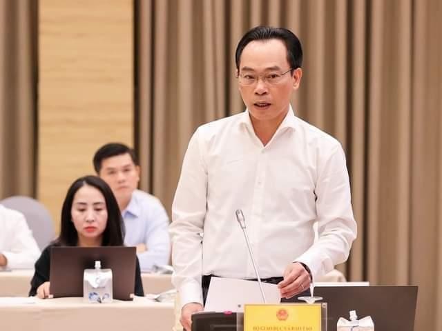 Thứ trưởng Hoàng Minh Sơn trao đổi tại họp báo Chính phủ chiều 29/10.