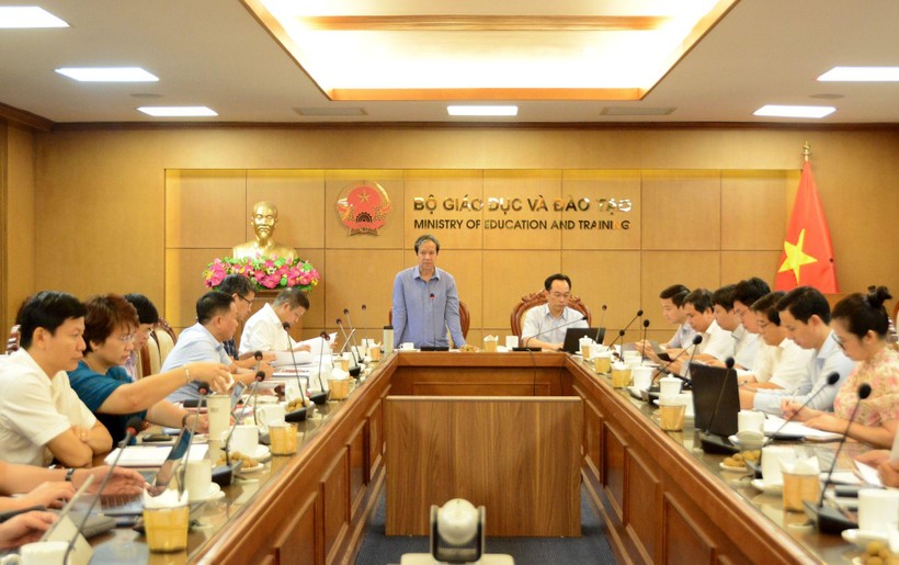 Toàn cảnh hội nghị sơ kết về công tác cải cách hành chính 6 tháng đầu năm 2022 của Bộ GD&ĐT do Bộ trưởng Nguyễn Kim Sơn, Thứ trưởng Hoàng Minh Sơn chủ trì.