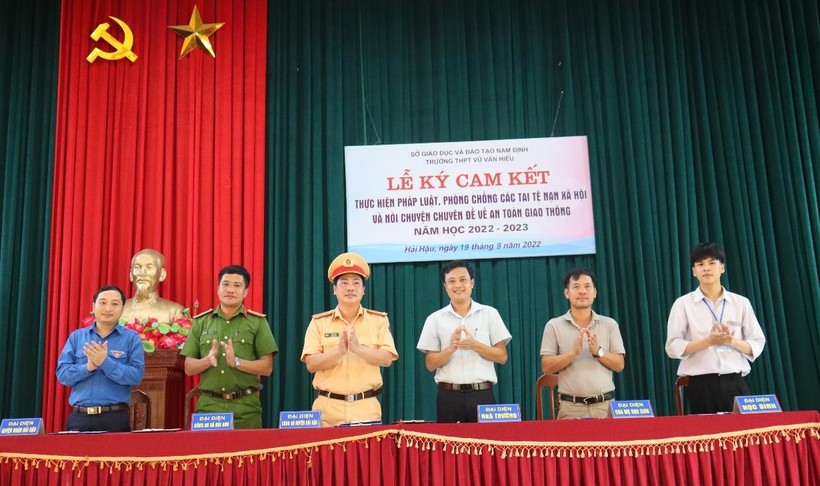 Nam Định đẩy mạnh tuyên truyền an toàn giao thông cho học sinh ảnh 1