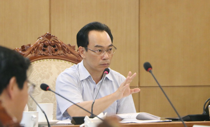 Thứ trưởng Hoàng Minh Sơn chủ trì hội nghị và đưa ra một số ý kiến chỉ đạo. 
