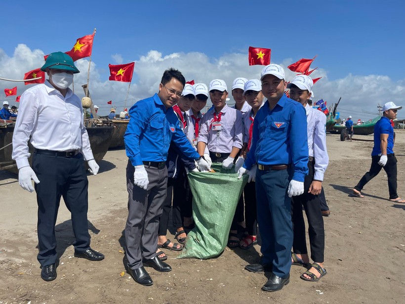 Nam Định phát động chiến dịch chung tay làm sạch môi trường biển  ảnh 2