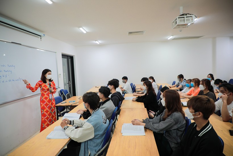 Sinh viên Trường Đại học Công nghiệp Thực phẩm TP Hồ Chí Minh trở lại học tập trực tiếp từ ngày 14/2.