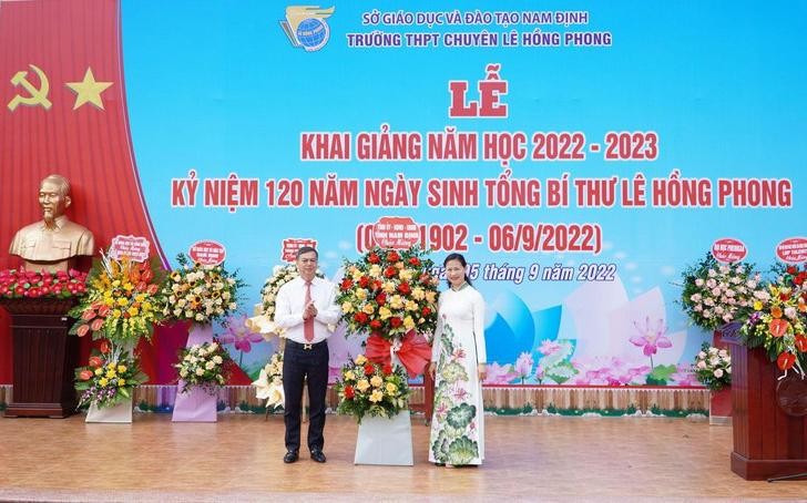 Kỷ niệm 120 năm ngày sinh Tổng Bí thư Lê Hồng Phong vào dịp khai giảng năm học mới