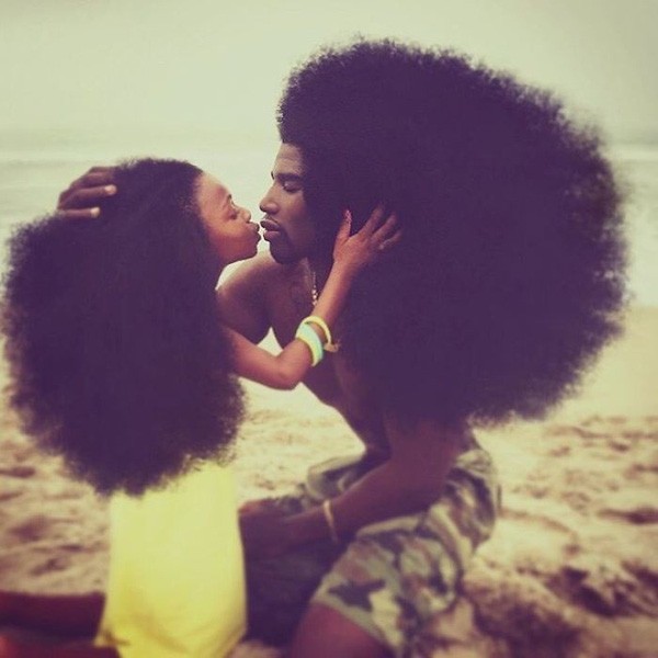 Cặp cha con nổi tiếng khắp thế giới nhờ bộ tóc bông xù “cha truyền con nối“