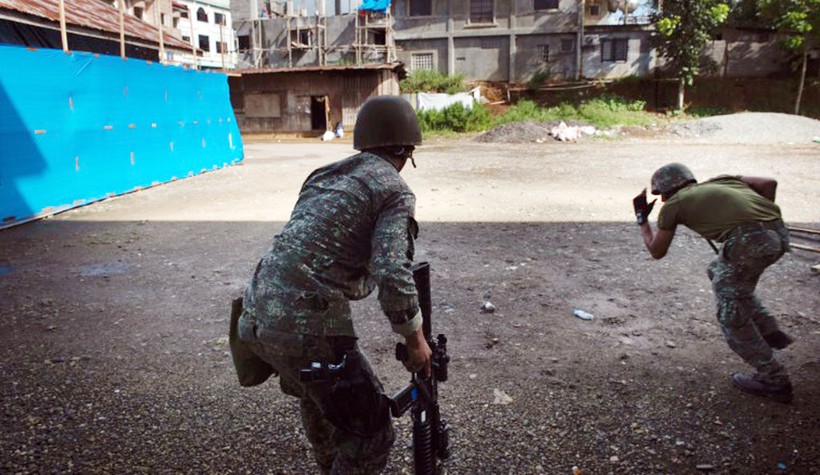Quân chính phủ Philippines trong trận chiến giành lại quyền kiểm soát Marawi


