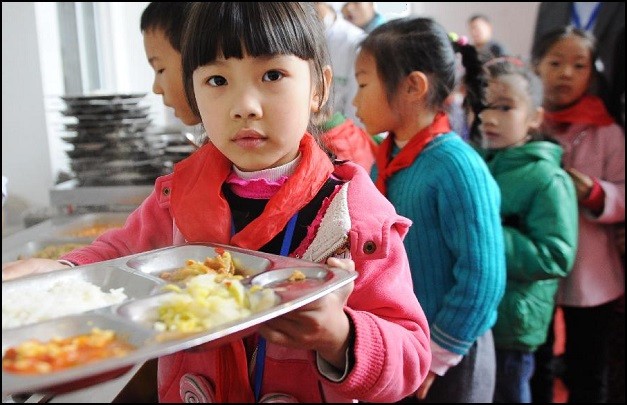 Trung Quốc mở rộng  trường công đón trẻ nhập cư
