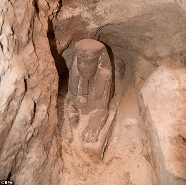 Bảo tồn ngôi đền Ai Cập, phát hiện tượng nhân sư quý hiếm 2.000 năm