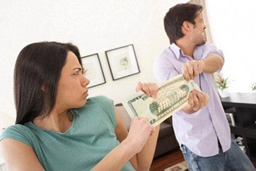 “Tuyệt chiêu” để chồng tự giác đưa tiền cho vợ
