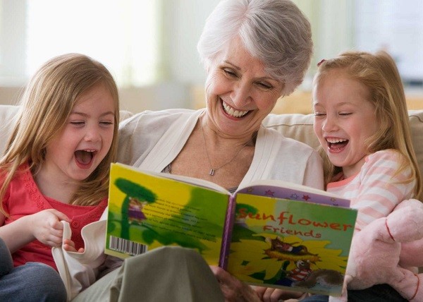 Những điều nên làm khi đọc sách với con
