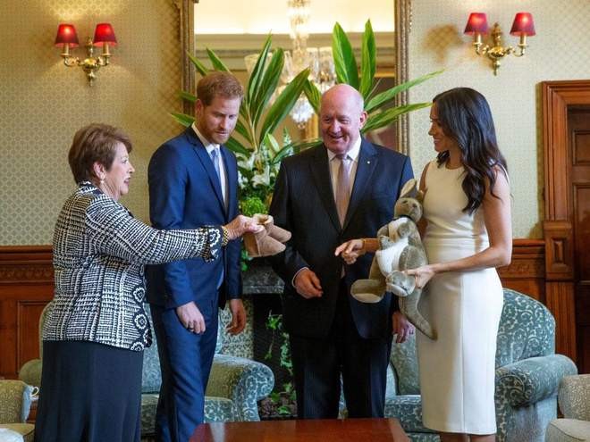 Hoàng tử Harry lần đầu tiết lộ về đứa bé hoàng gia