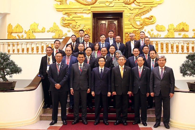 Phó Thủ tướng Vũ Đức Đam và các trưởng đoàn dự Hội nghị cấp Bộ trưởng ASEAN lần thứ 6 về vấn đề ma tuý