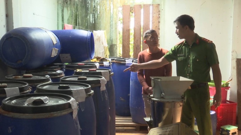 Đắk Lắk:  Phát hiện hàng trăm lít ớt xay và phụ gia hết hạn tại cơ sở chế biến thực phẩm