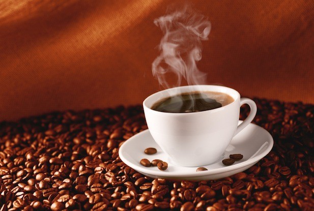 Uống cà phê nóng tốt hơn cà phê lạnh?