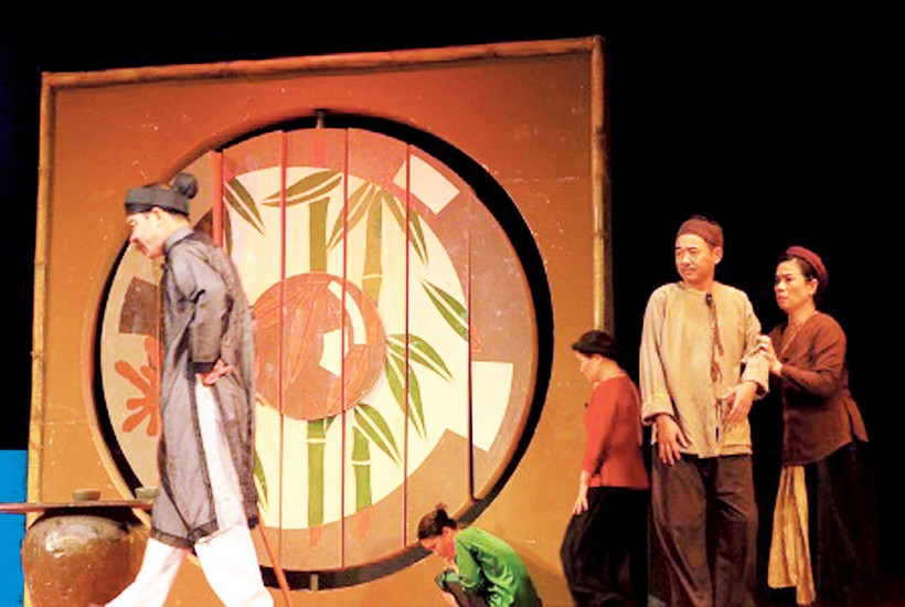Một cảnh trên sân khấu diễn lại vở “Hồn Trương Ba, da hàng thịt”