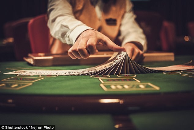 Chồng mê cờ bạc mang cả vợ con ra gán nợ