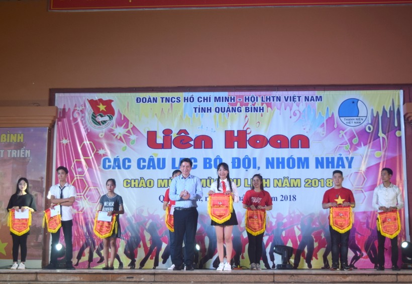 Hết mình cho vũ điệu trẻ trung: Ban tổ chức đã trao giải cho các đơn vị đạt giải tại cuộc thi