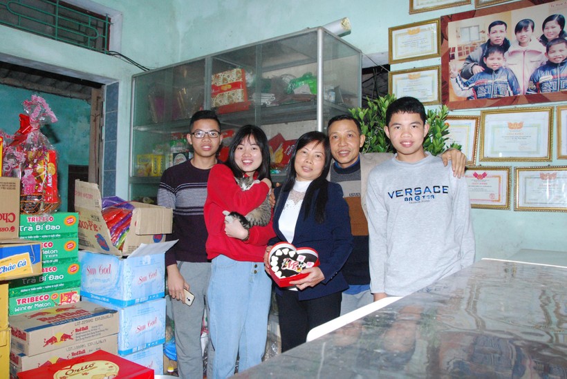 Lê Quang Huy và Lê Huy Hoàng cùng gia đình.