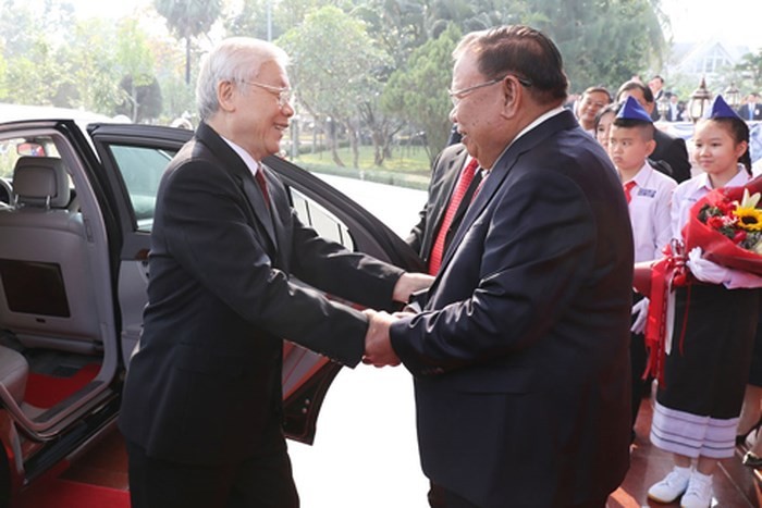 Tổng Bí thư, Chủ tịch nước Lào Bounnhang Vorachith chào đón Tổng Bí thư, Chủ tịch nước Nguyễn Phú Trọng