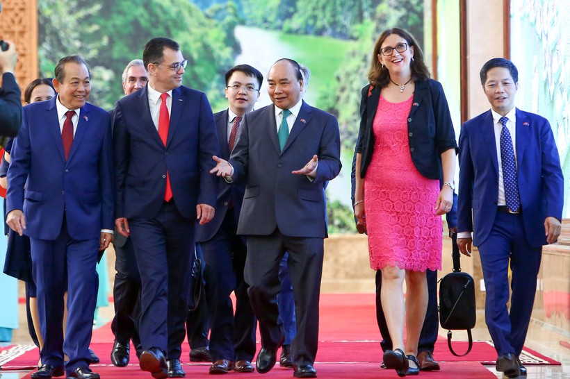 Thủ tướng Nguyễn Xuân Phúc tiếp đón đại diện liên minh EU tại Văn phòng Chính phủ