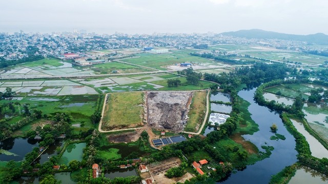 Bãi rác Sầm Sơn nhìn từ trên cao