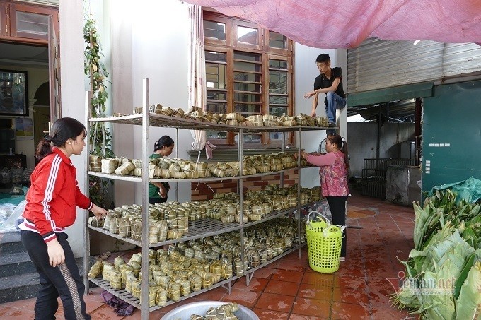 Làng sản xuất bánh chưng Hà Nội tất bật ngày cuối năm