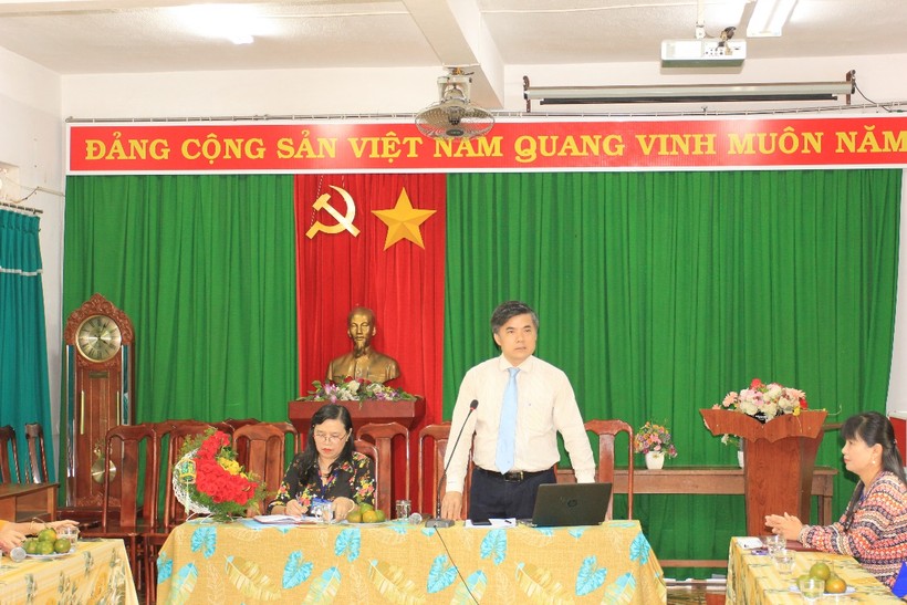 Vụ trưởng Vụ Giáo dục chính trị và công tác HSSV Bùi Văn Linh phát biểu tại buổi làm việc.