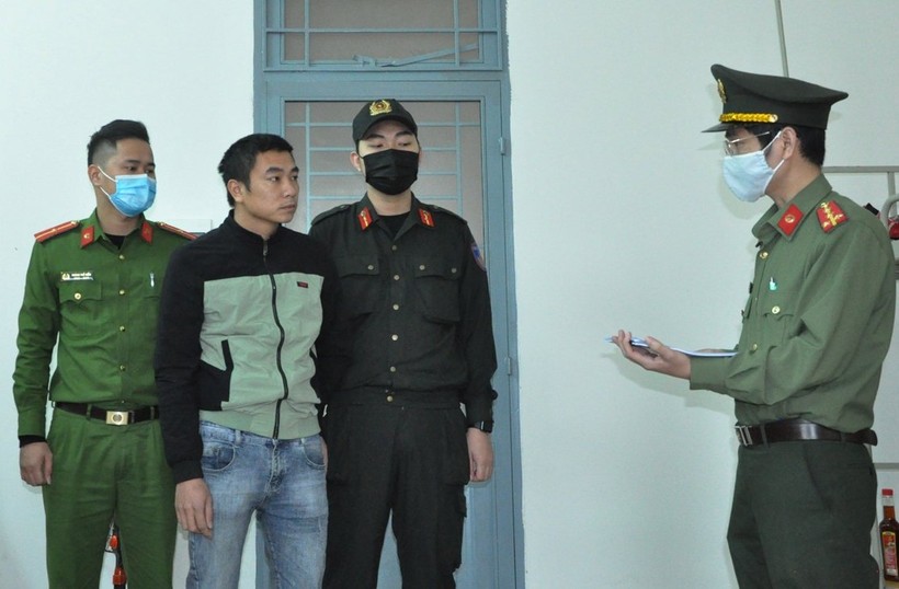 Khởi tố, bắt tạm giam tài xế chở người Trung Quốc nhập cảnh trái phép. Ảnh: Công an