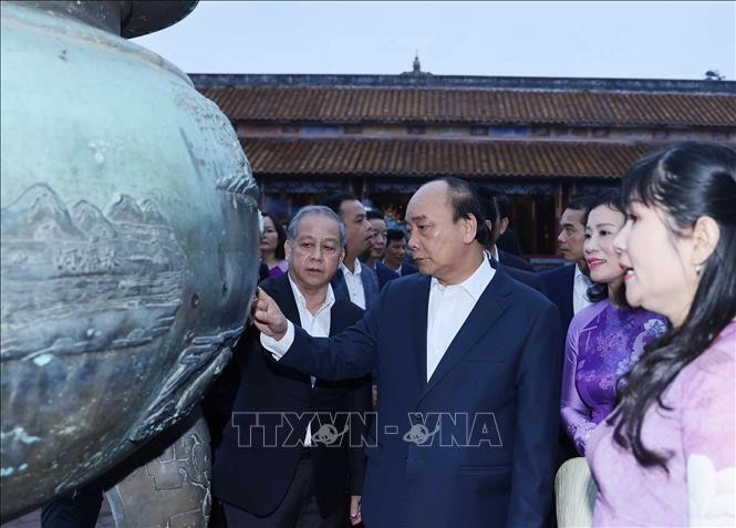 Thủ tướng Nguyễn Xuân Phúc thăm Quần thể Di tích cố đô Huế. Ảnh: Thống Nhất/TTXVN