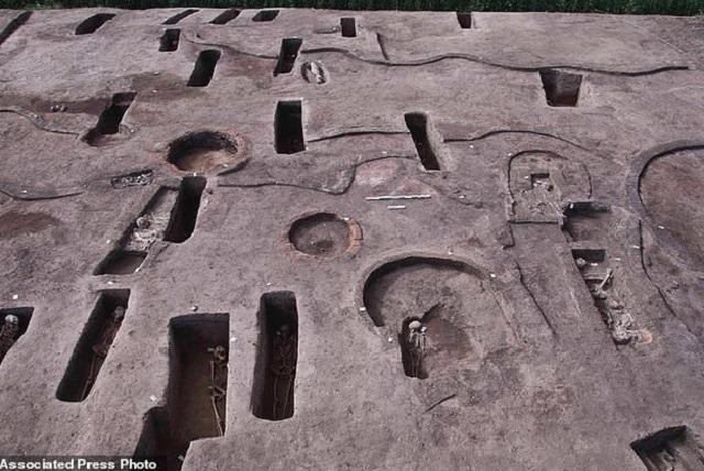 Khám phá bất ngờ bên trong 110 ngôi mộ cổ mới được phát hiện ở Ai Cập