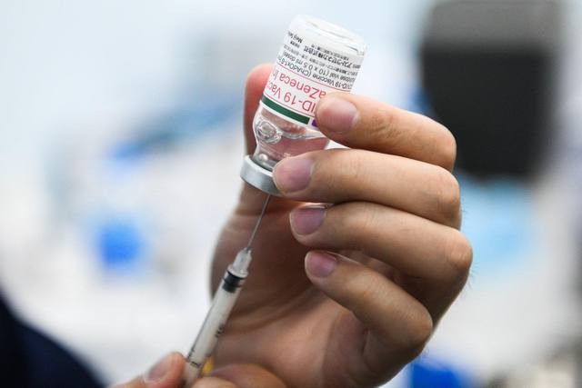 Bộ Y tế: Nếu địa phương không nhận vắc xin Covid-19, hoặc để vaccine tồn không sử dụng, khi dịch xảy ra, địa phương đó phải hoàn toàn chịu trách nhiệm - Ảnh: VGP/Hiền Minh.
