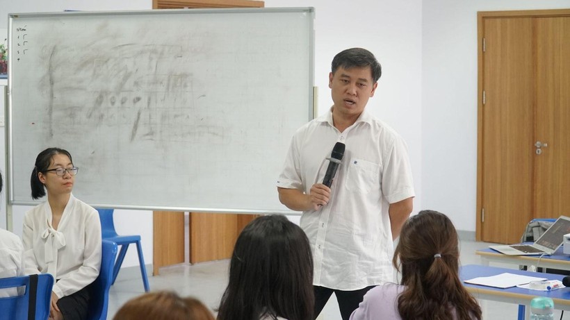 Thanh niên tham gia tập huấn kỹ năng truyền thông môi trường của Quỹ Vì tầm vóc Việt ảnh 2