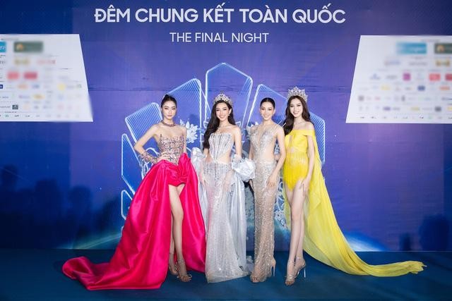4 nàng Hoa hậu từ trái sang phải: Lương Thùy Linh, Thùy Tiên, Tiểu Vy, Đỗ Thị Hà. 